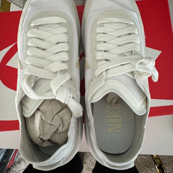 Nike Waffle One ESS Athletic Shoes.  New in Box.  Never worn.  Size 9 - Picture 2 of 3